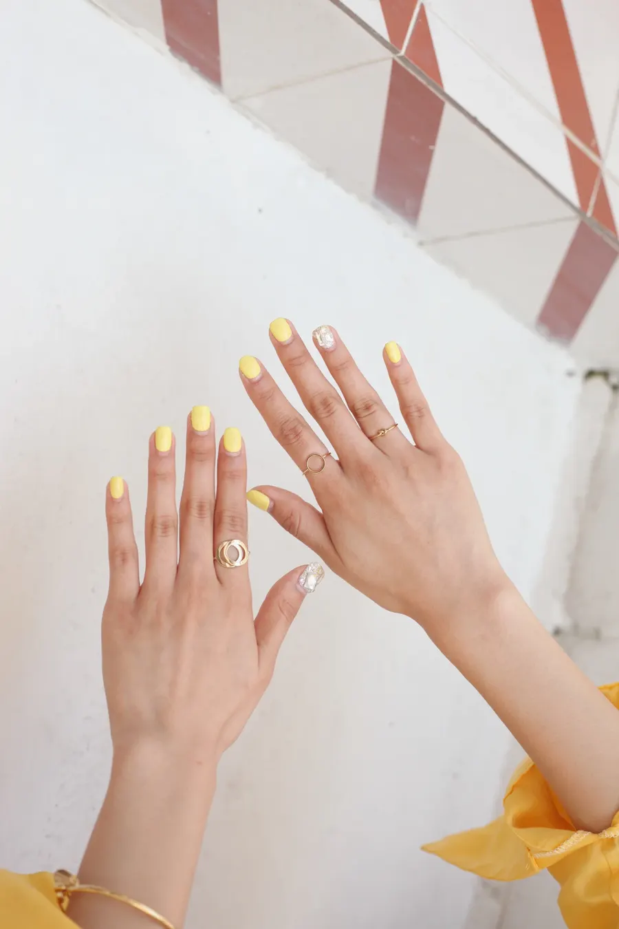 Fresh yellow manicure